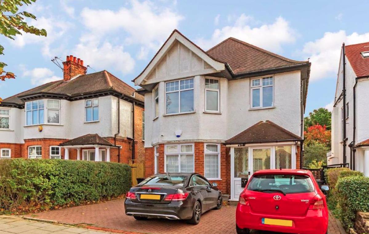 Goodwyn Avenue, Mill Hill, NW7, London